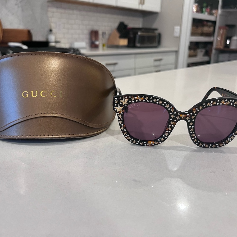 Gucci Women's Sunglasses with Floral Black Frame and Purple Lenses